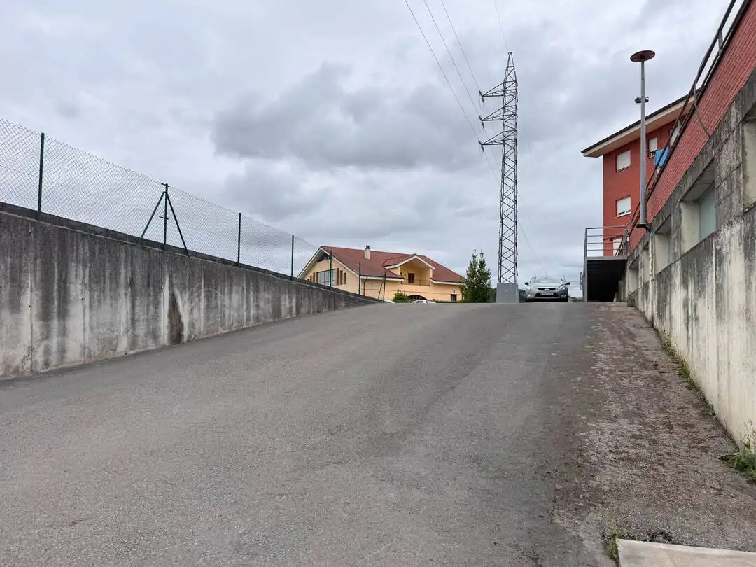 Aparcament de Local de lloguer en Marina de Cudeyo