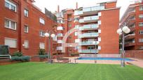 Exterior view of Flat for sale in  Barcelona Capital  with Air Conditioner, Terrace and Swimming Pool