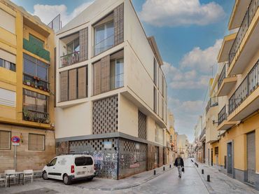 Local comercial en venda a C/ Adolfo Clavarana