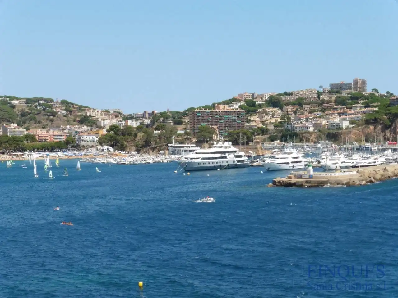 Vista exterior de Oficina en venta en Sant Feliu de Guíxols con Alarma