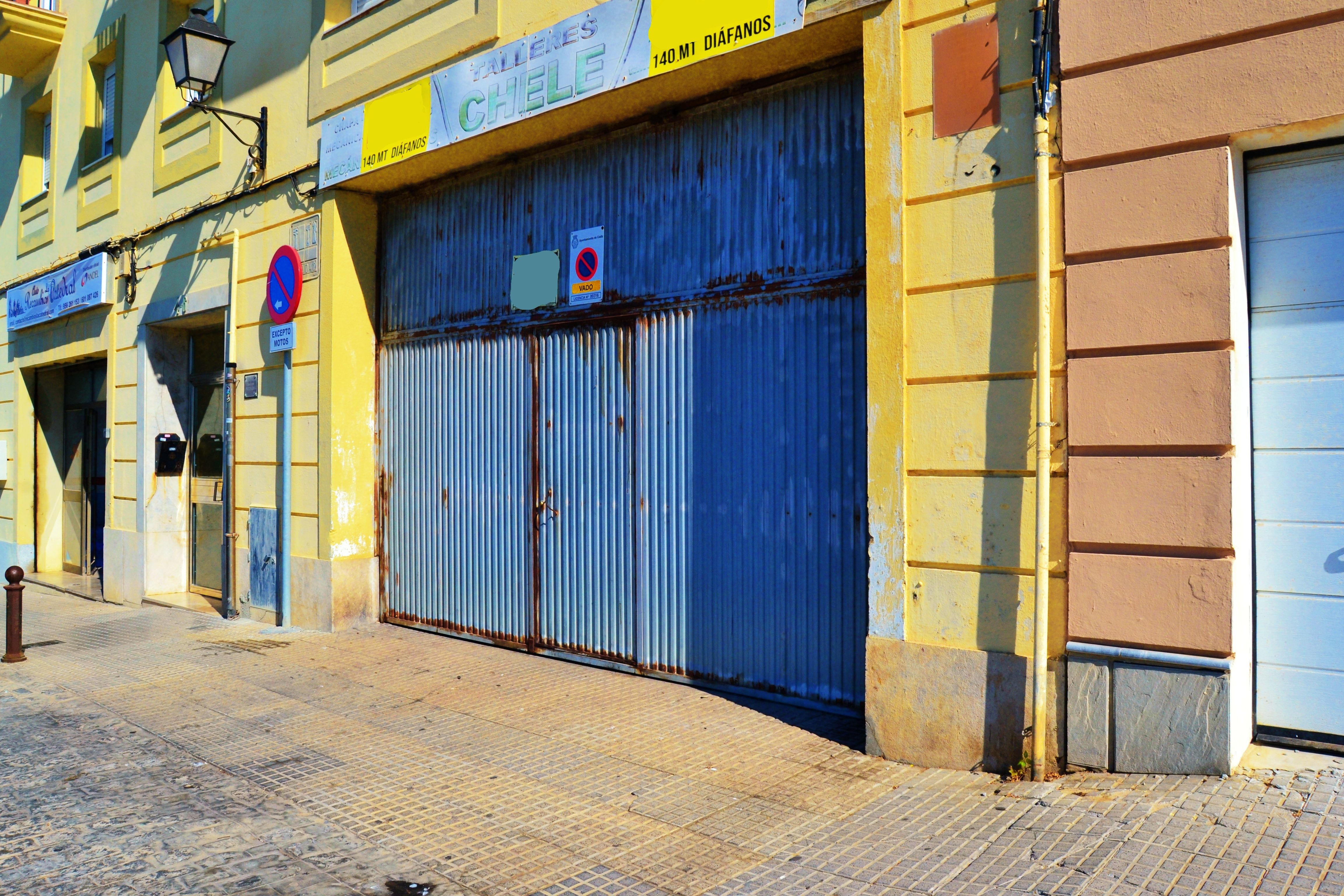 Vista exterior de Local en venta en  Cádiz Capital