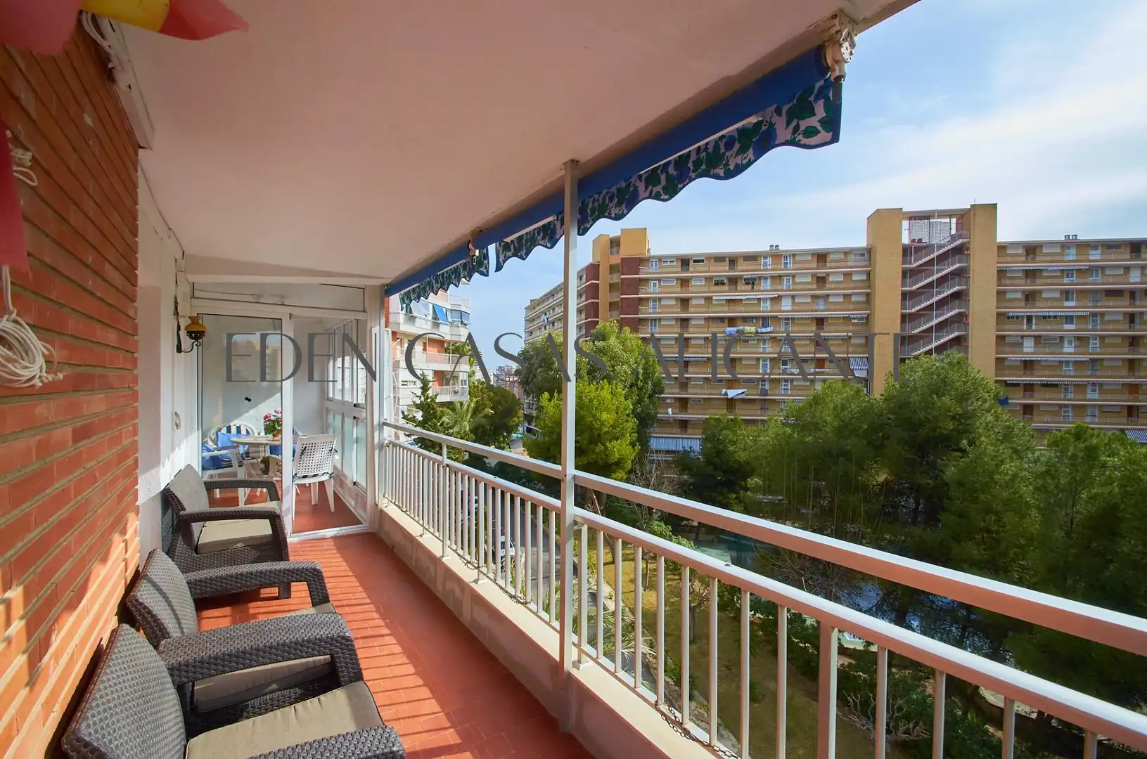 Terraza de Apartamento en venta en Alicante / Alacant con Terraza, Trastero y Amueblado