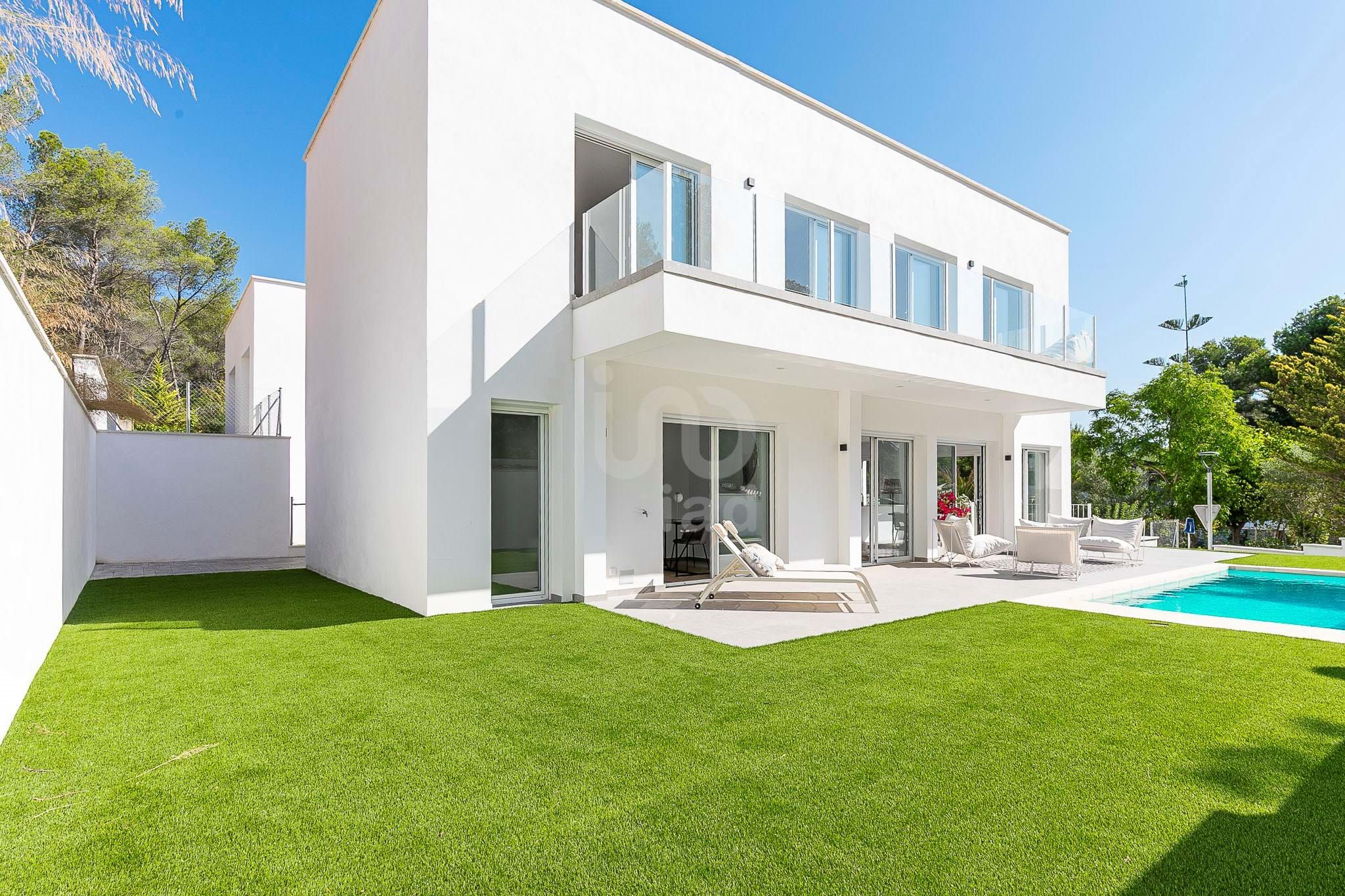 Exterior view of Single-family semi-detached for sale in Sant Pere de Ribes  with Air Conditioner, Heating and Terrace
