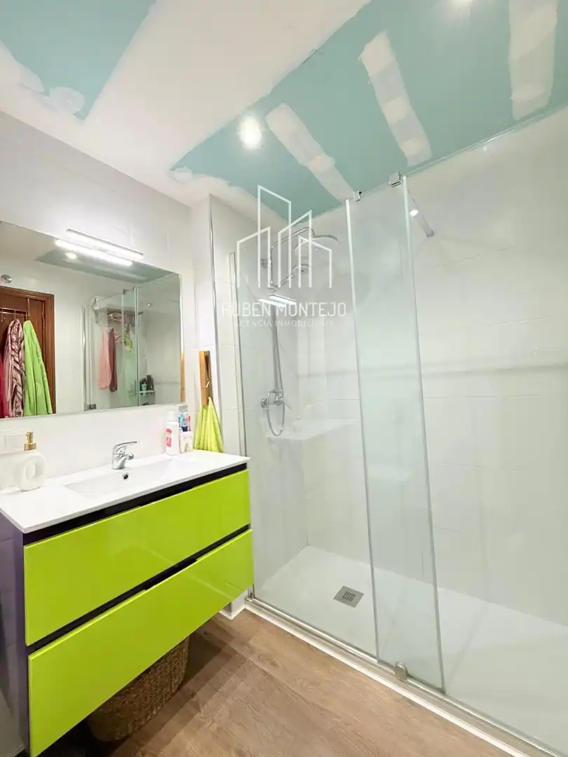 Baño de Piso en venta en Salamanca con Calefacción, Terraza y Balcón