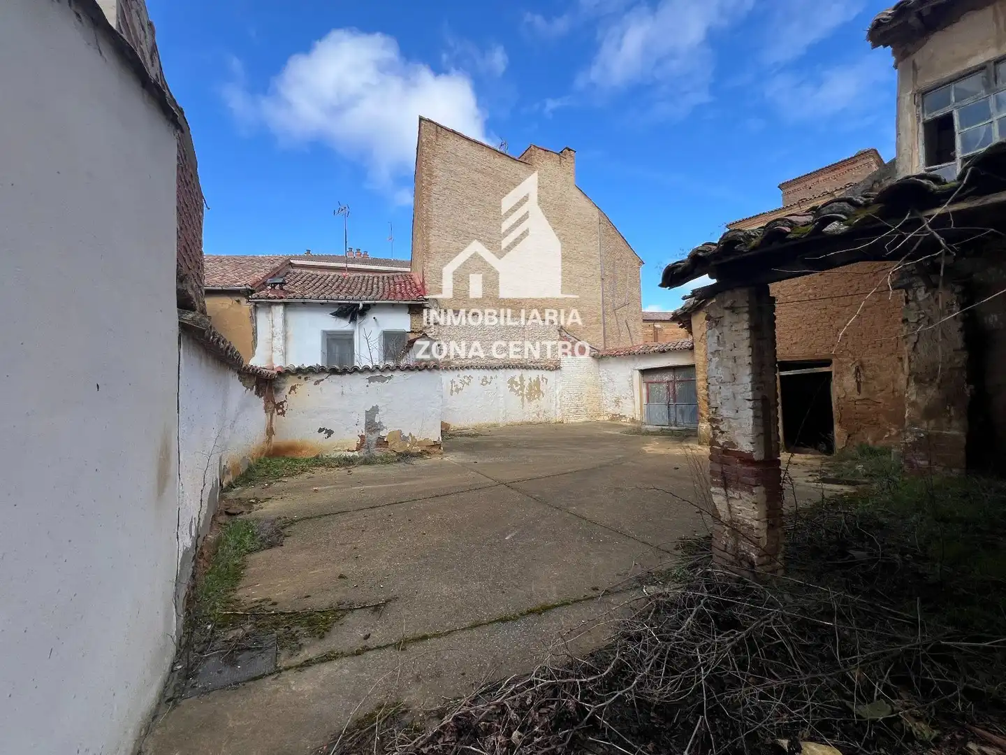 Vista exterior de Casa adosada en venta en Sahagún con Calefacción y Amueblado