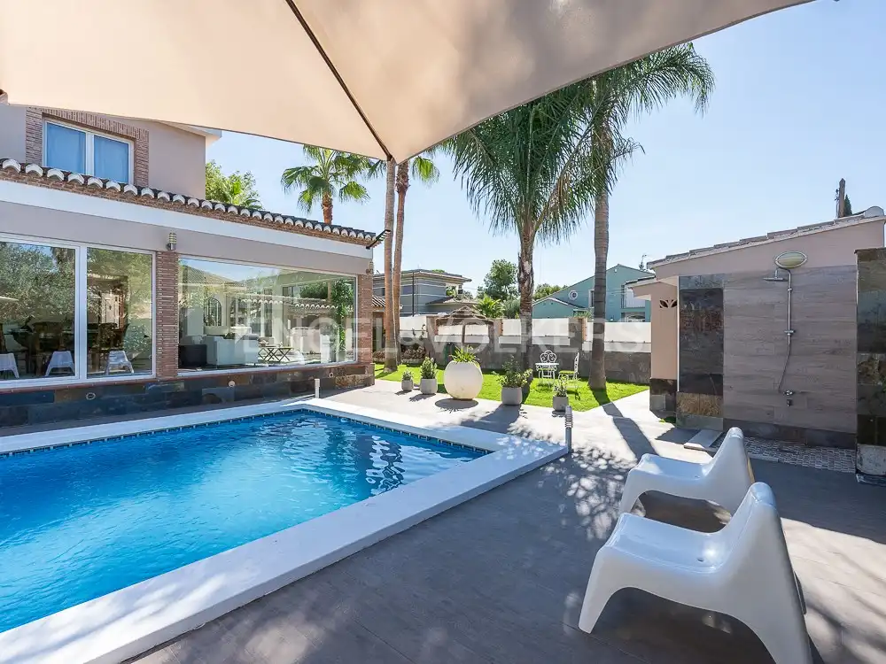 Swimming pool of Houses for rent in Bétera  with Air Conditioner, Heating and Private garden