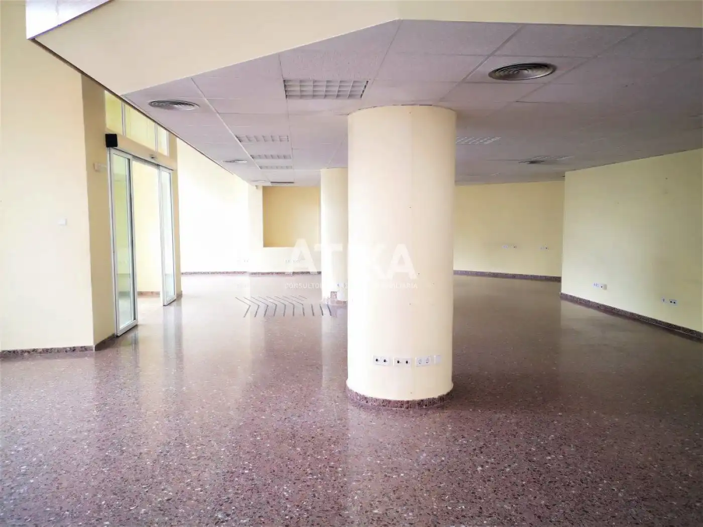 Locale commerciale in vendita a Sant Josep - Zona Hospital, imagen 4