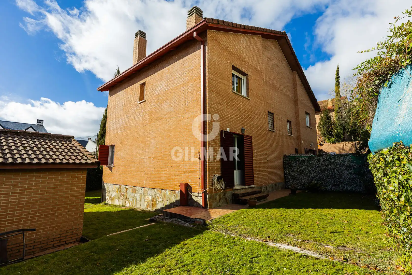 Jardín de Casa adosada en venta en Cercedilla con Calefacción, Jardín privado y Piscina