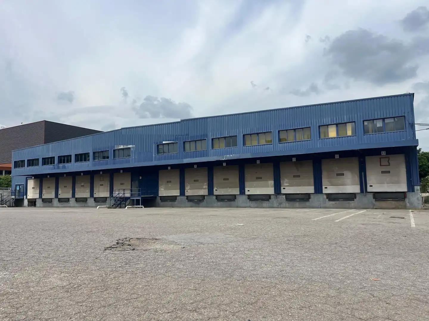 Vista exterior de Nau industrial de lloguer en Castellbisbal amb Calefacció i Alarma