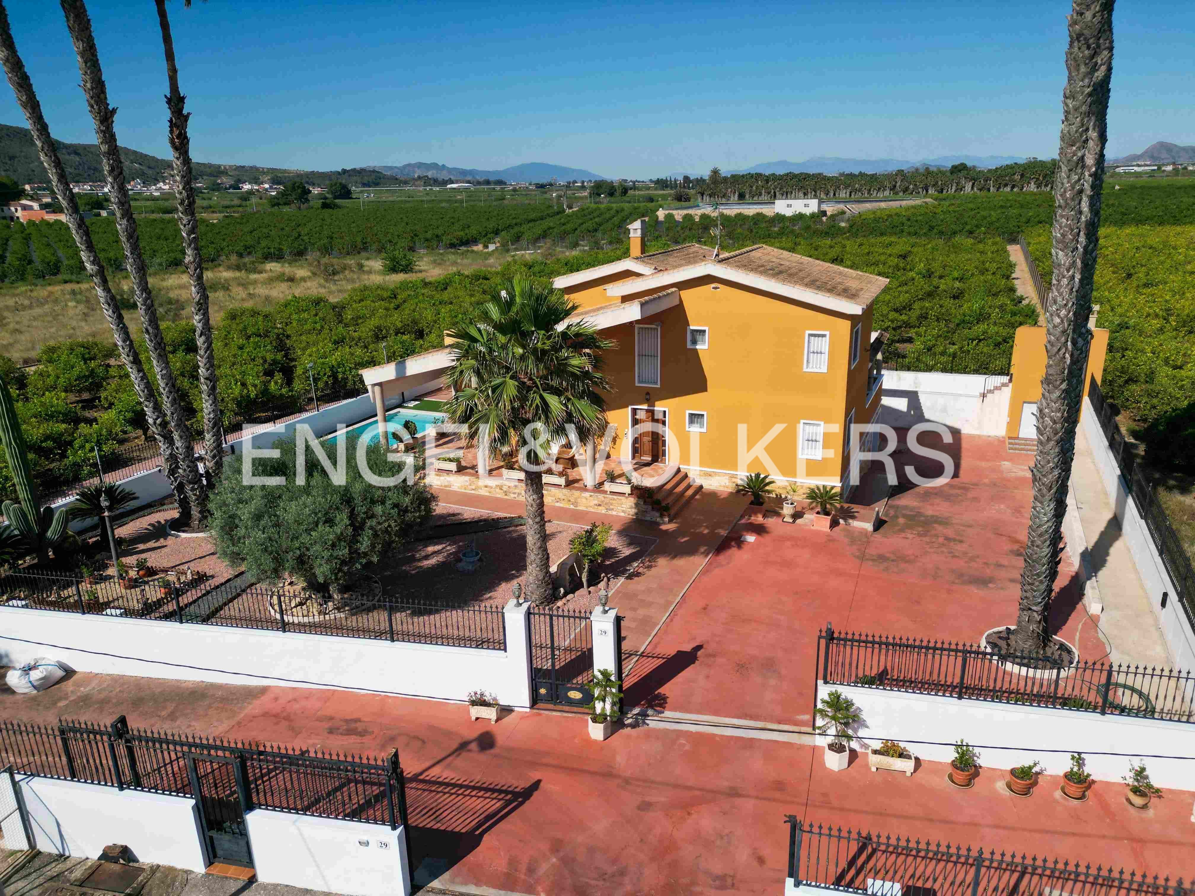 Vista exterior de Finca rústica en venda en Orihuela amb Aire condicionat, Calefacció i Jardí privat