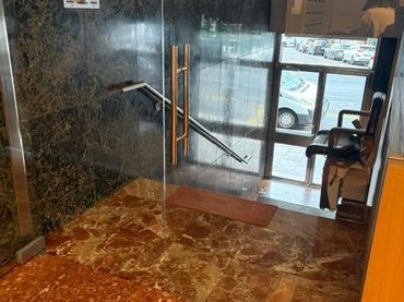 Pis amb ascensor en venda a Juan Florez 18