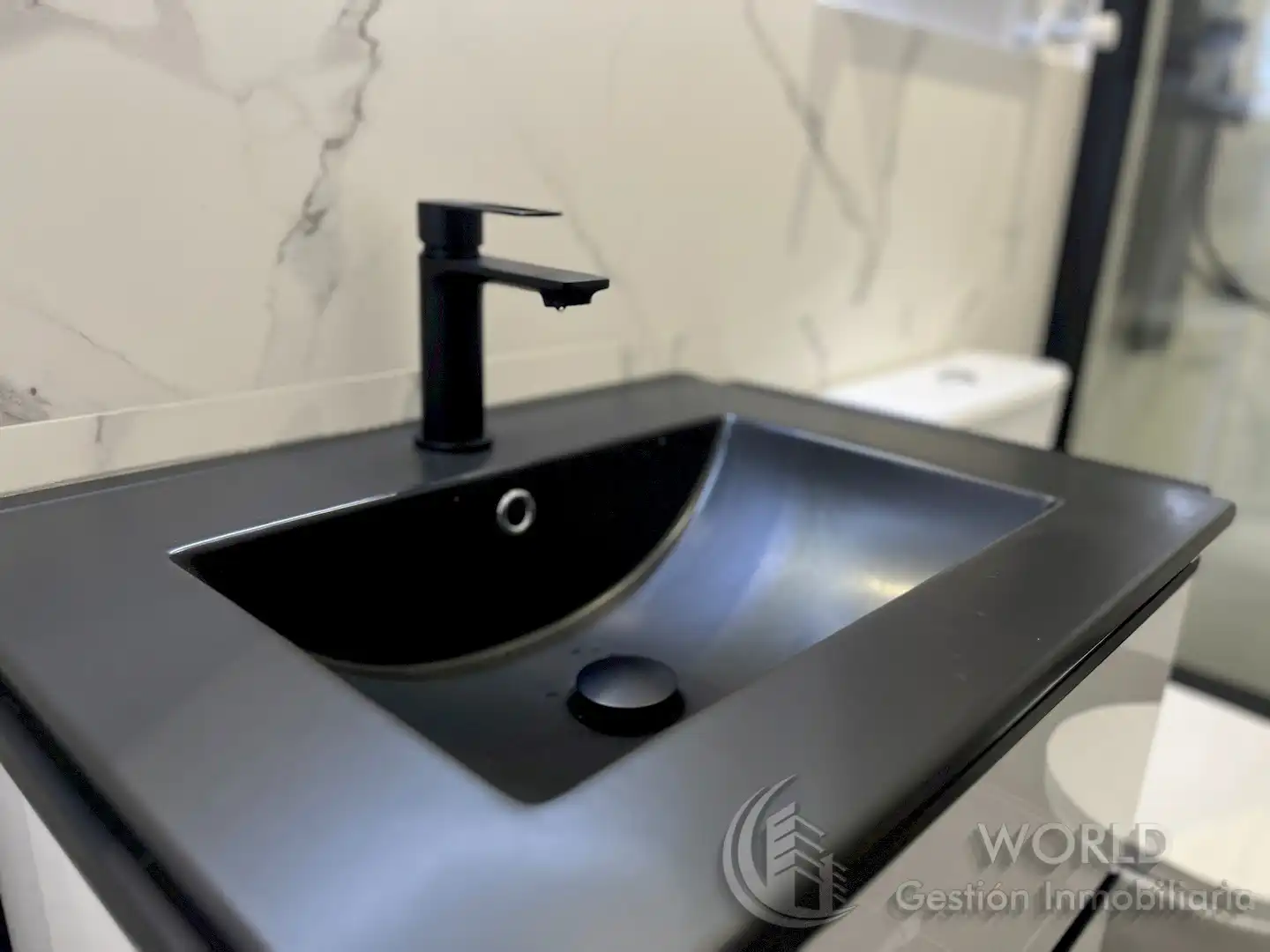 Badezimmer von Wohnung zum Verkauf in Madrid mit Klimaanlage, Heizung und Möbliert