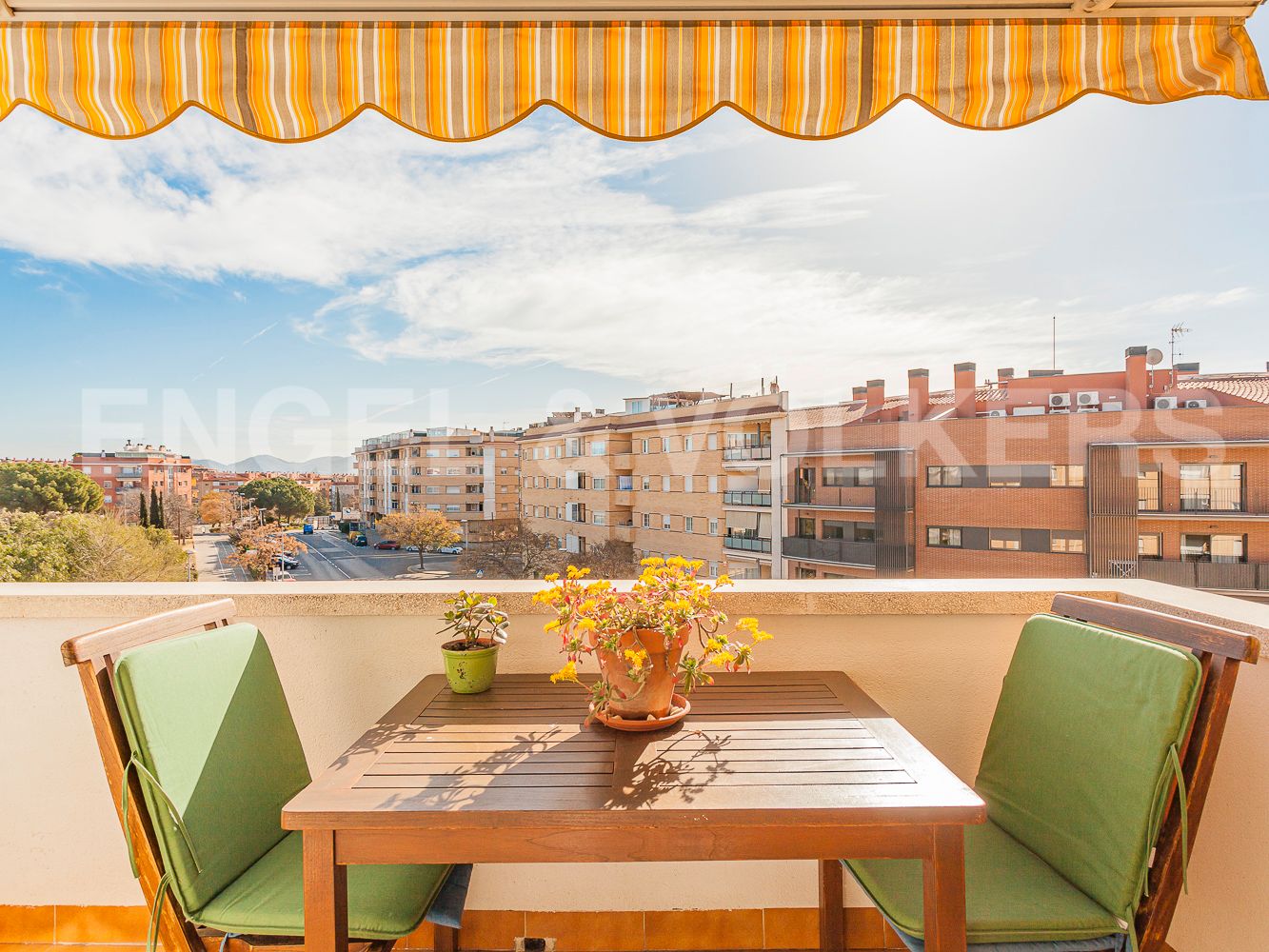 Vista exterior de Àtic en venda en Ripollet amb Aire condicionat, Calefacció i Parquet