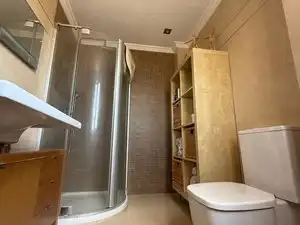 Bany de Casa o xalet en venda en Gines amb Jardí privat i Moblat
