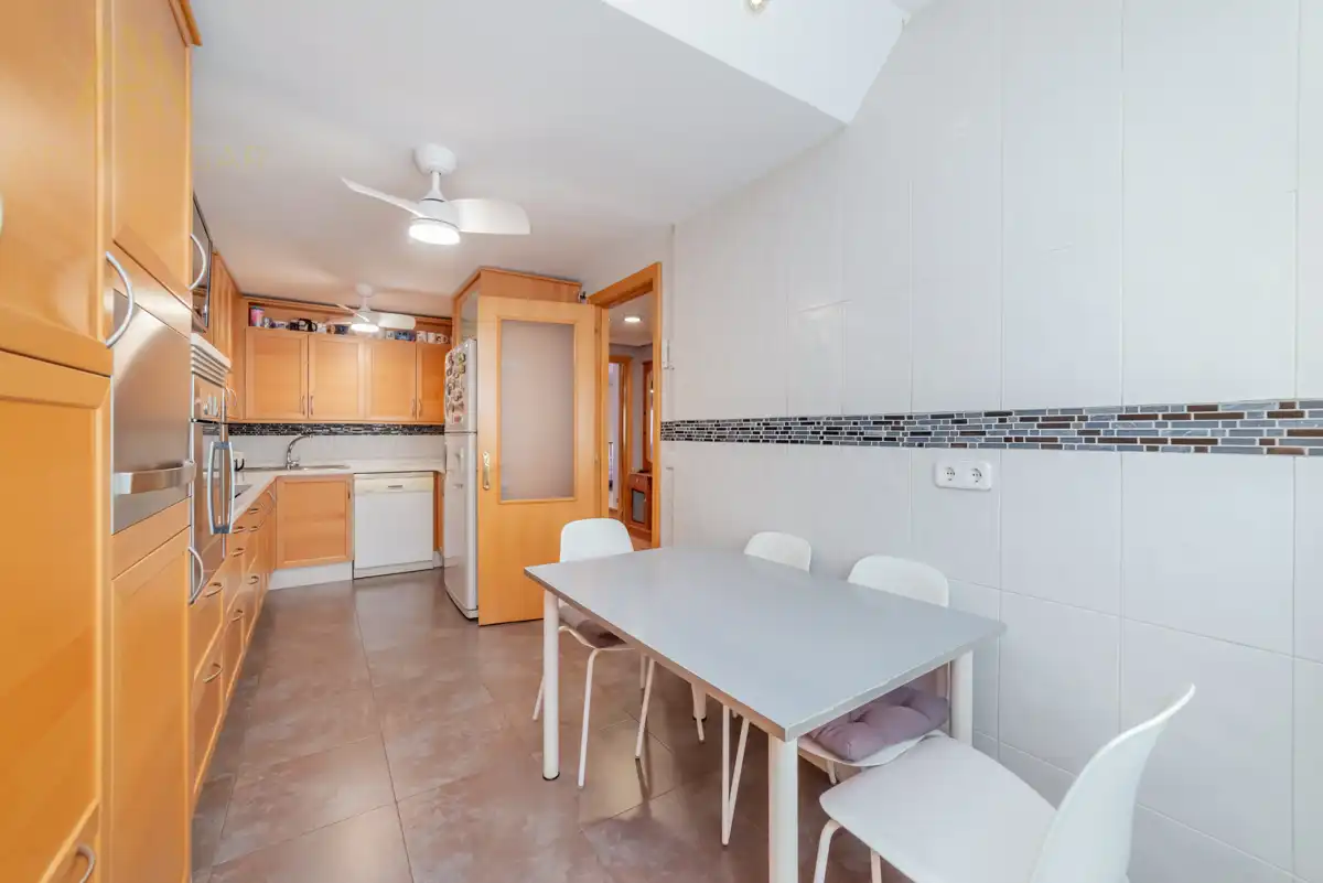 Detached house with terrace for sale in Calle de Islas Galapagos, imagen 7