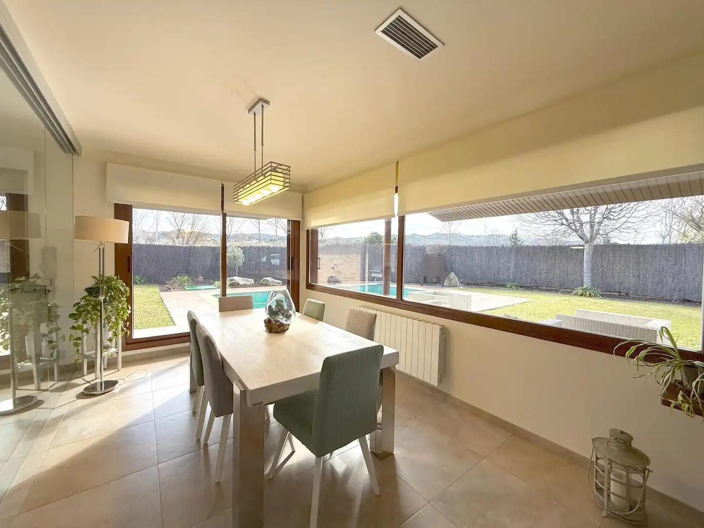 Comedor de Casa o chalet en venta en Cadrete con Aire acondicionado, Calefacción y Jardín privado