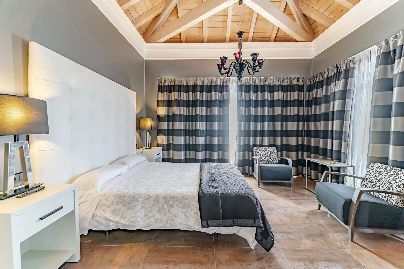 Habitación de Edificio en venta en Valle de Losa con Alarma
