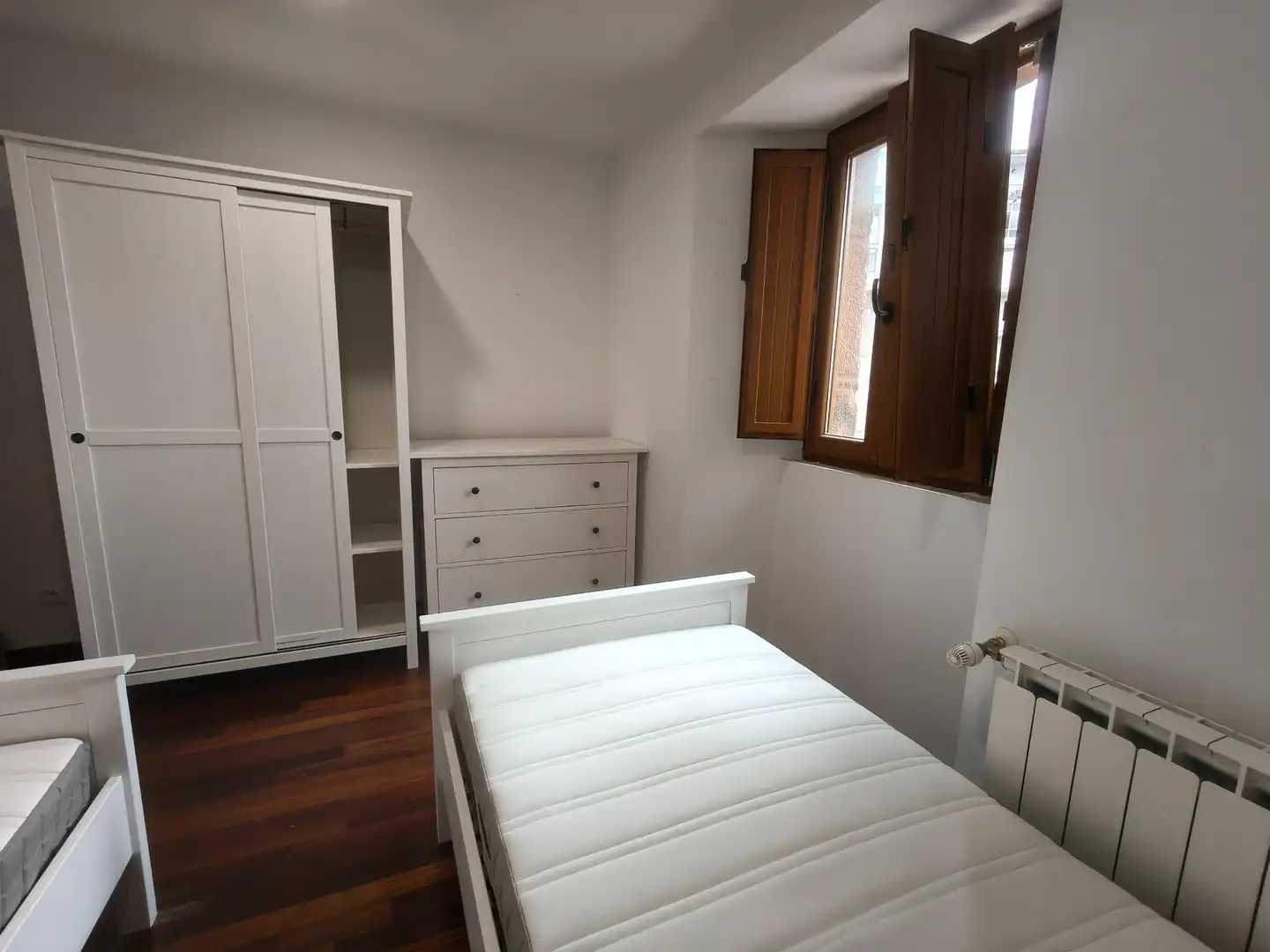 Schlafzimmer von Wohnung zur Miete in Torrelavega  mit Heizung, Möbliert und Balkon