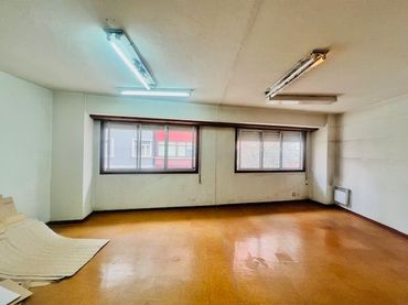 Oficina amb ascensor en venda a Os Mallos
