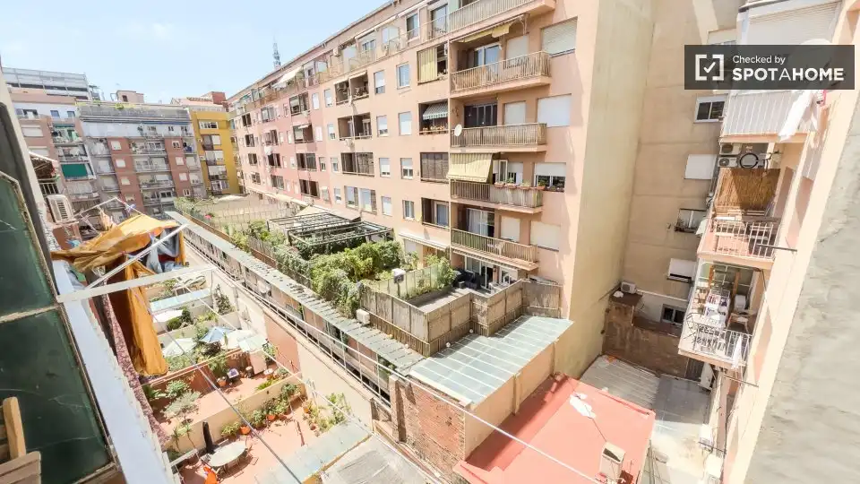 Vista exterior de Piso de alquiler en Barcelona con Aire acondicionado, Calefacción y Amueblado