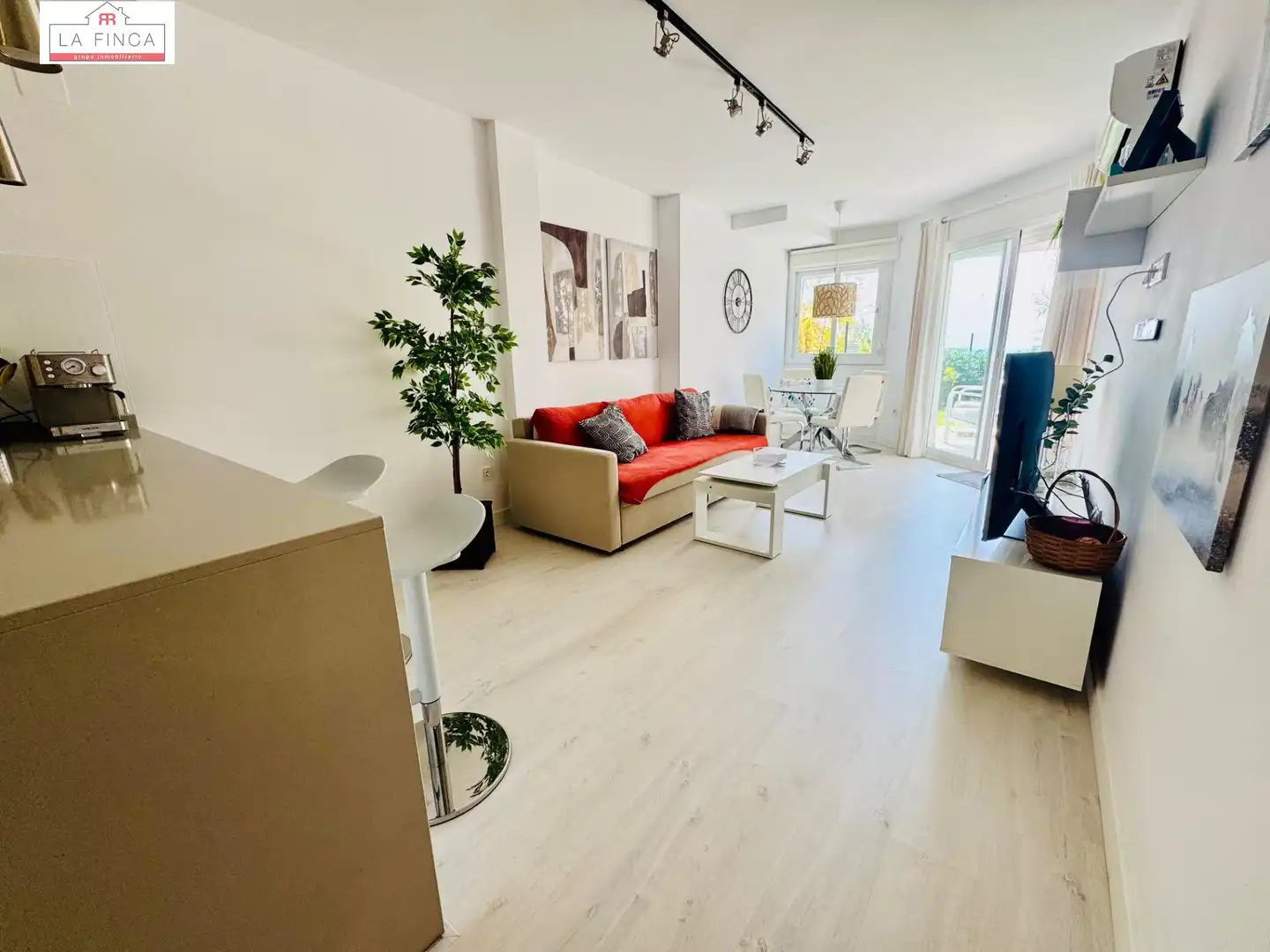 Sala d'estar de Pis en venda en Rincón de la Victoria amb Aire condicionat, Jardí privat i Terrassa