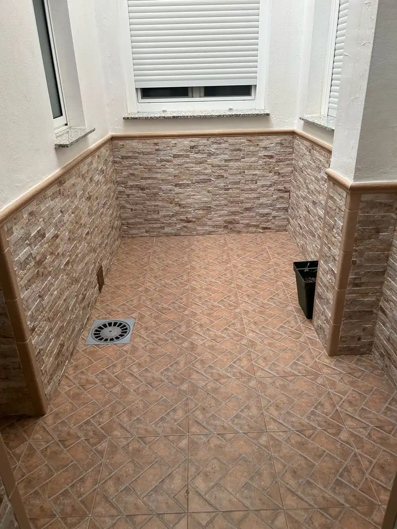 Baño de Piso en venta en Teba con Aire acondicionado, Terraza y Amueblado