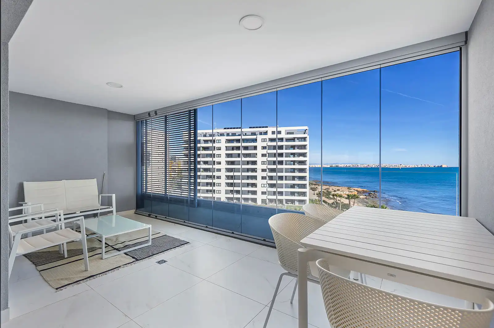 Terrassa de Apartament en venda en Torrevieja amb Terrassa, Traster i Moblat