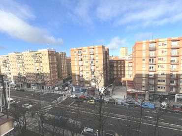 Pis amb balcó en venda a Avenida de Federico Anaya