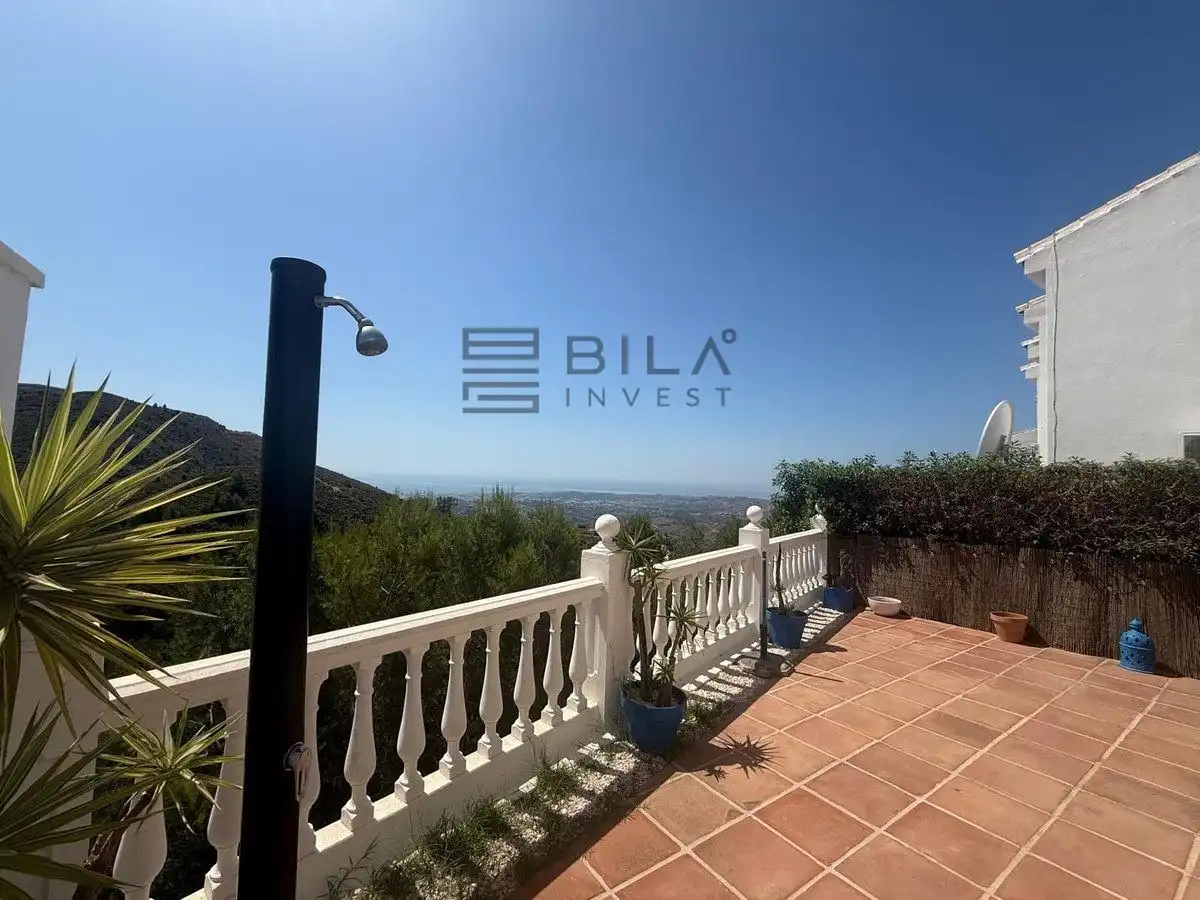 Vista exterior de Casa adosada en venda en Mijas amb Aire condicionat, Terrassa i Traster