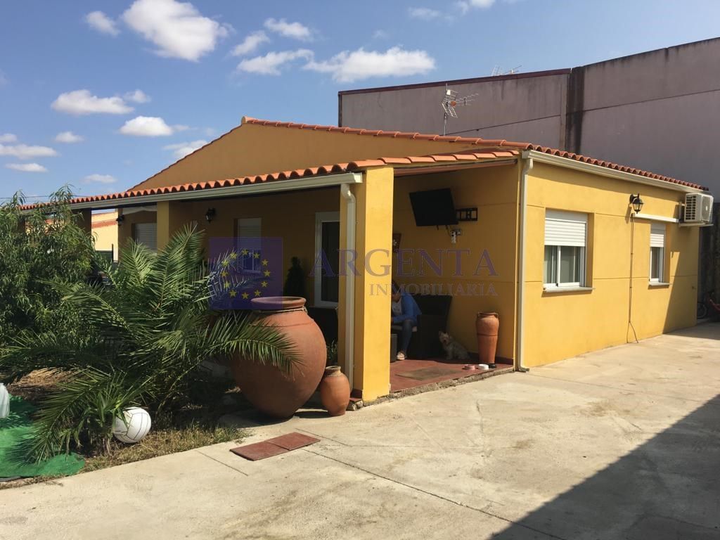 Vista exterior de Finca rústica en venda en Cáceres Capital amb Aire condicionat, Calefacció i Piscina