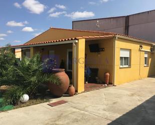 Vista exterior de Finca rústica en venda en Cáceres Capital amb Aire condicionat, Calefacció i Piscina