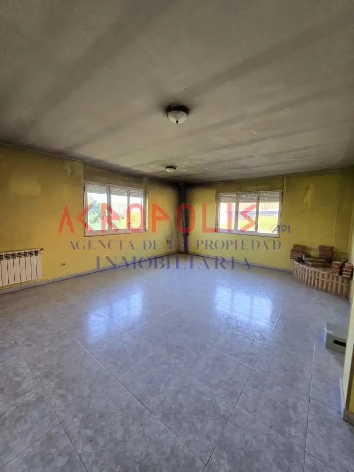 Houses for sale in Villares de Órbigo  with Heating