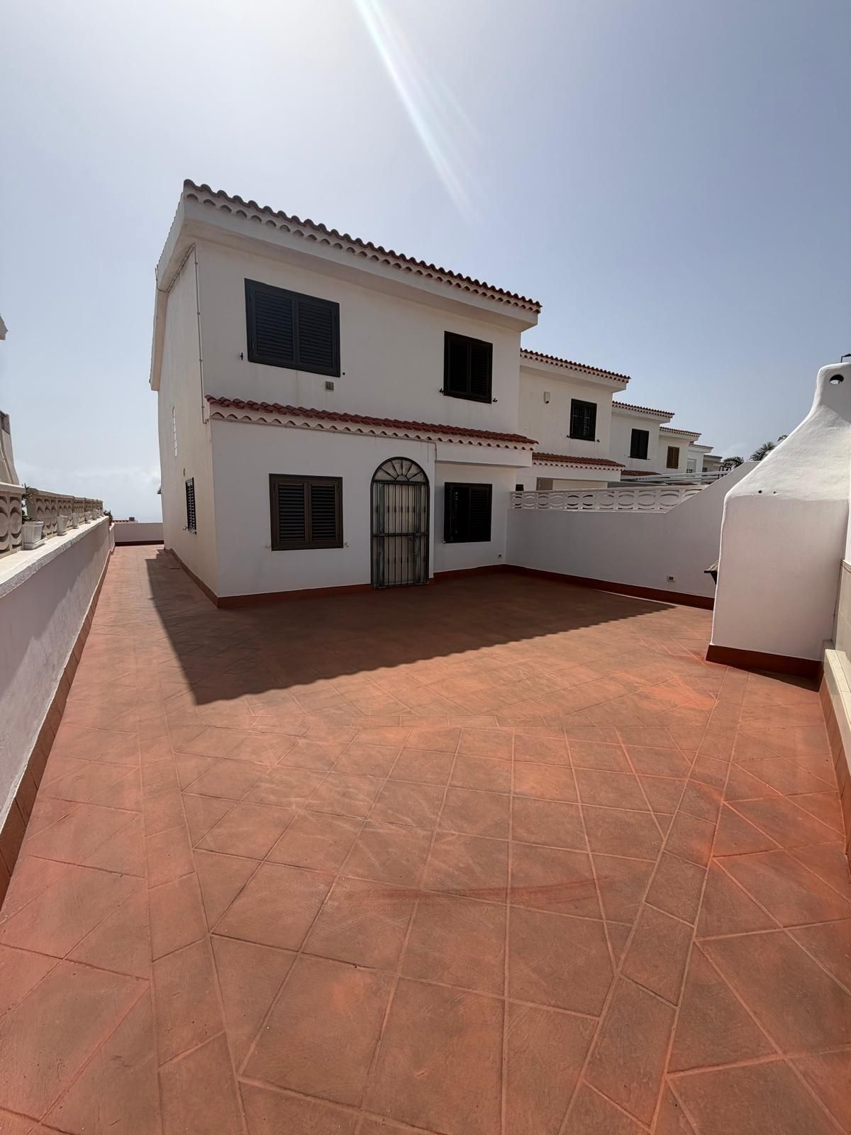 Vista exterior de Casa o chalet en venta en El Rosario con Terraza, Trastero y Piscina comunitaria