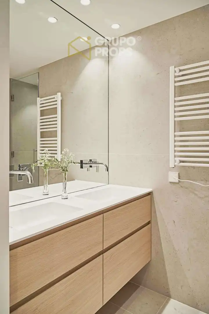 Bany de Apartament en venda en Madrid amb Aire condicionat, Calefacció i Moblat