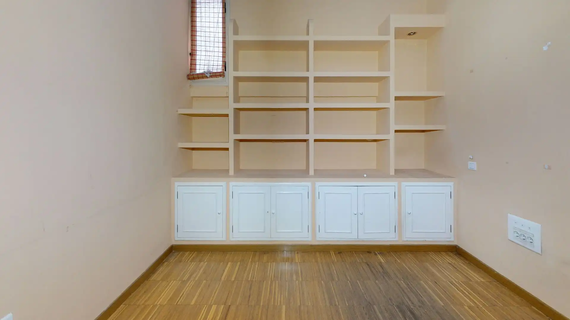 Habitación de Oficina en venta en Sevilla con Aire acondicionado