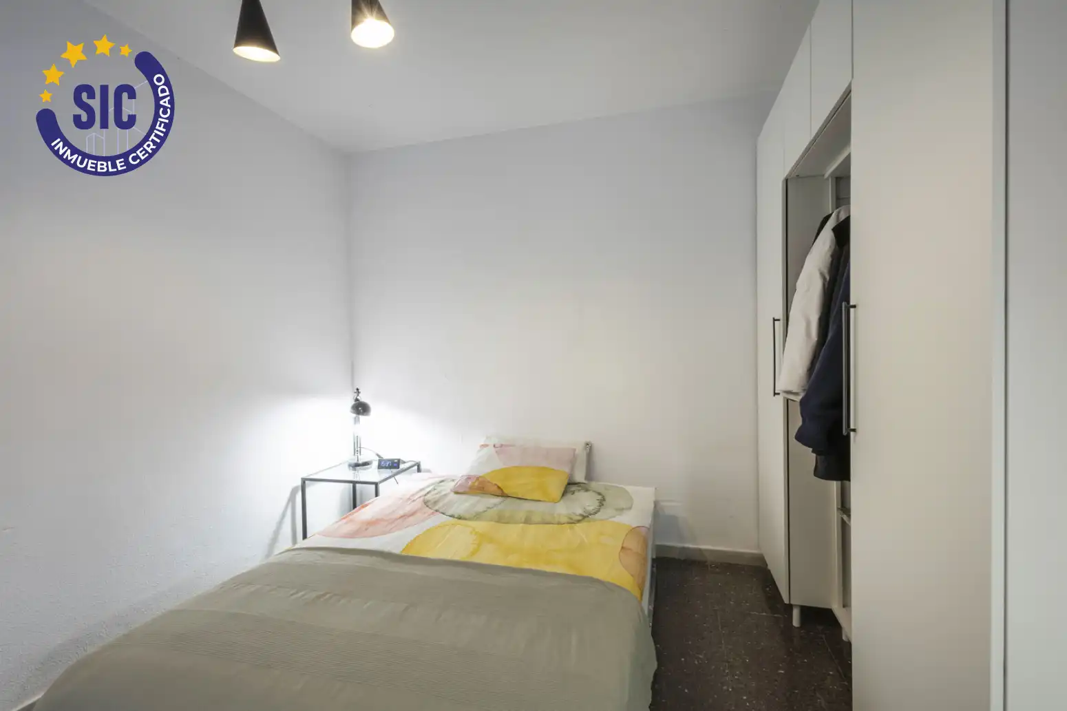 Bedroom of Flat for sale in Valencia  with Air Conditioner and Terrace