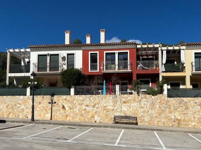 Casa adosada en Venta en Alcalalí