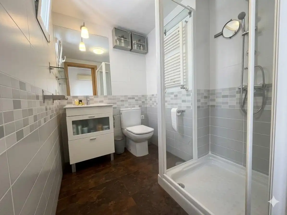 Badezimmer von Dachboden zur Miete in Madrid mit Klimaanlage, Heizung und Terrasse