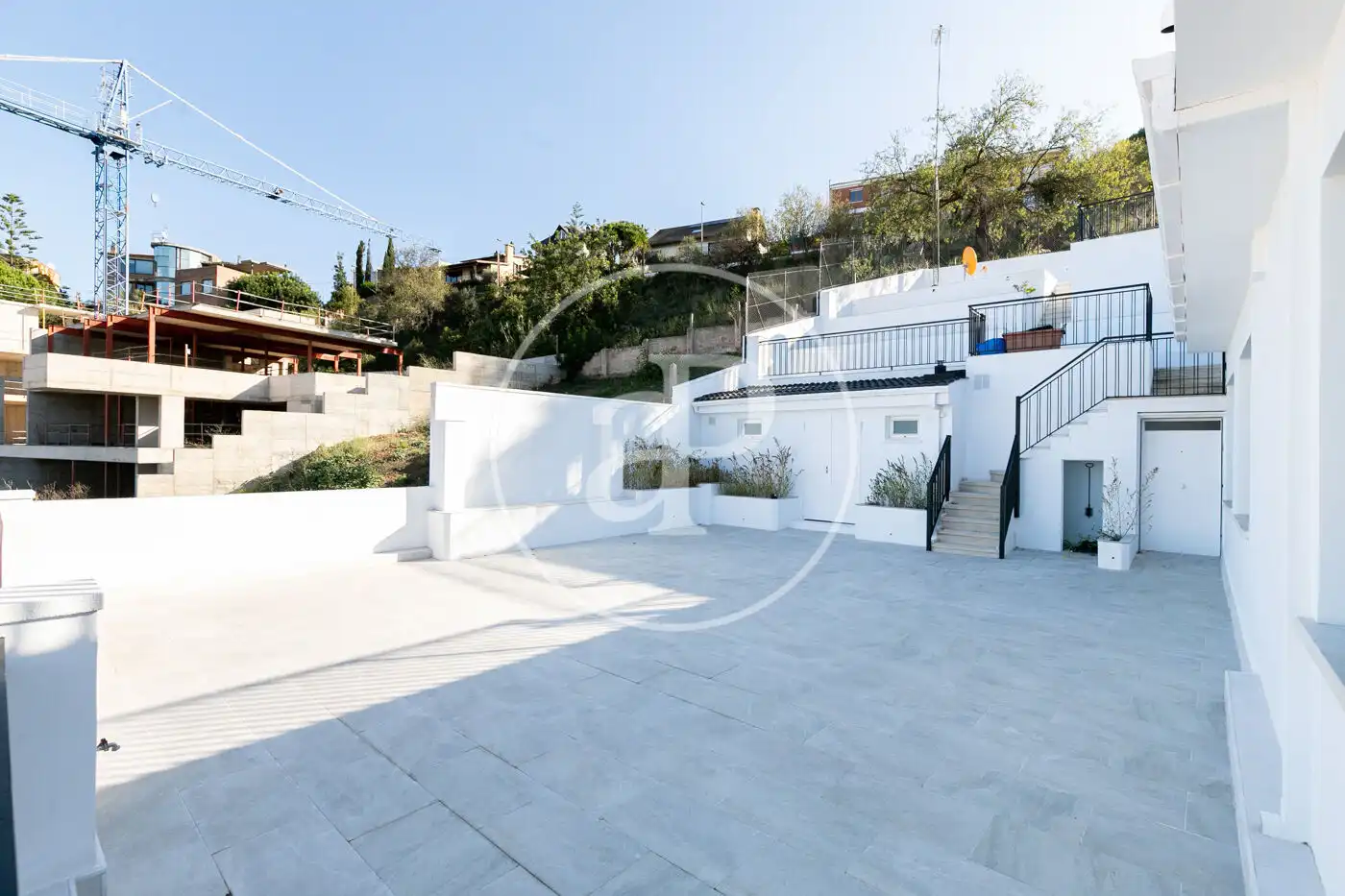 Vista exterior de Casa o xalet en venda en Esplugues de Llobregat amb Calefacció, Jardí privat i Terrassa