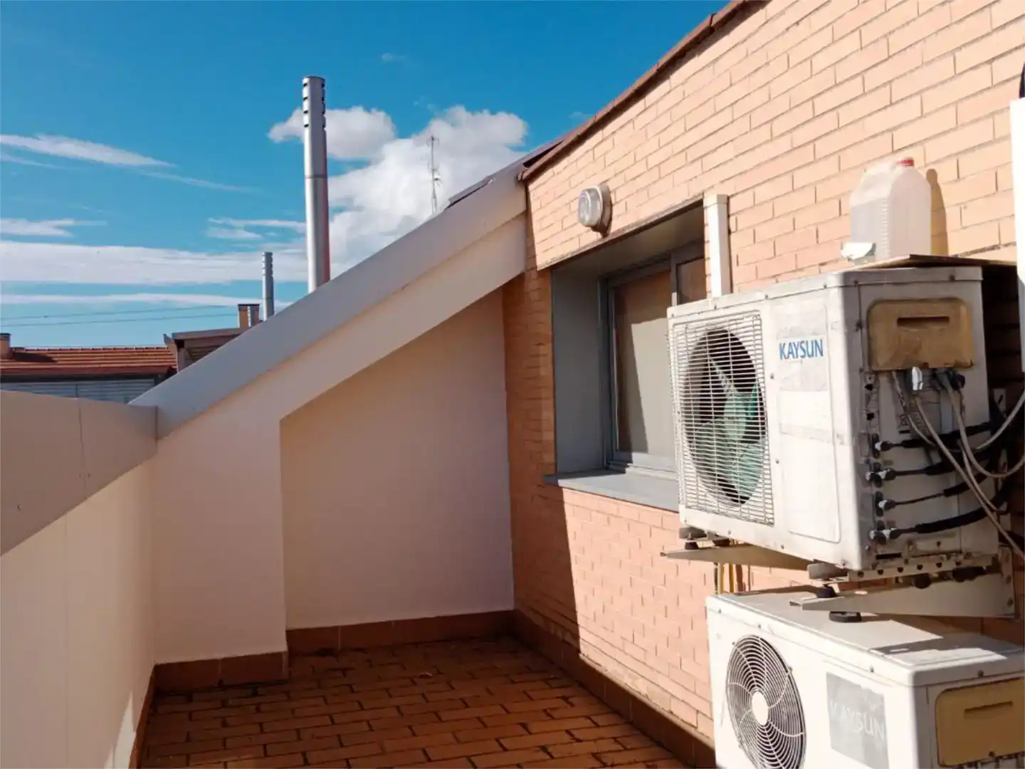 Vista exterior de Piso en venta en Arroyomolinos (Madrid) con Aire acondicionado, Piscina y Balcón