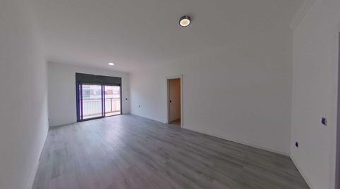 Foto 2 de Apartamento en venta en Font Pudenta, Montcada i Reixac
