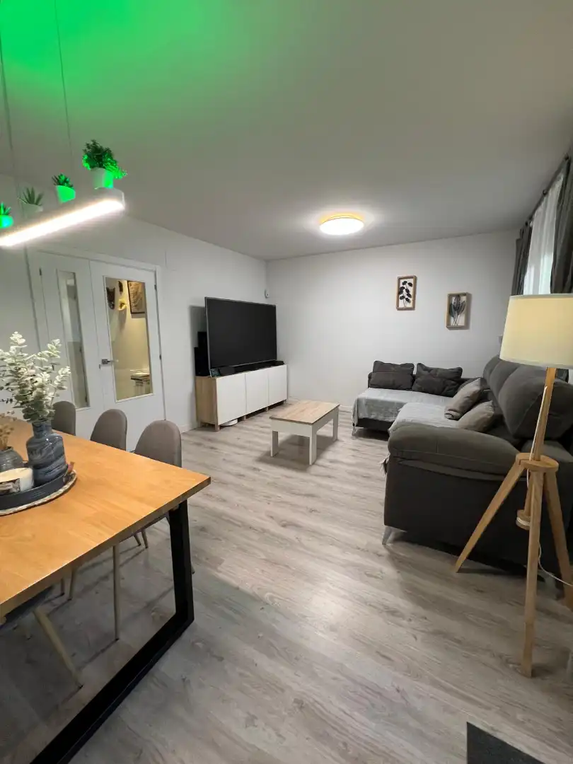 Sala de estar de Casa adosada en venta en Villalbilla con Aire acondicionado, Calefacción y Jardín privado