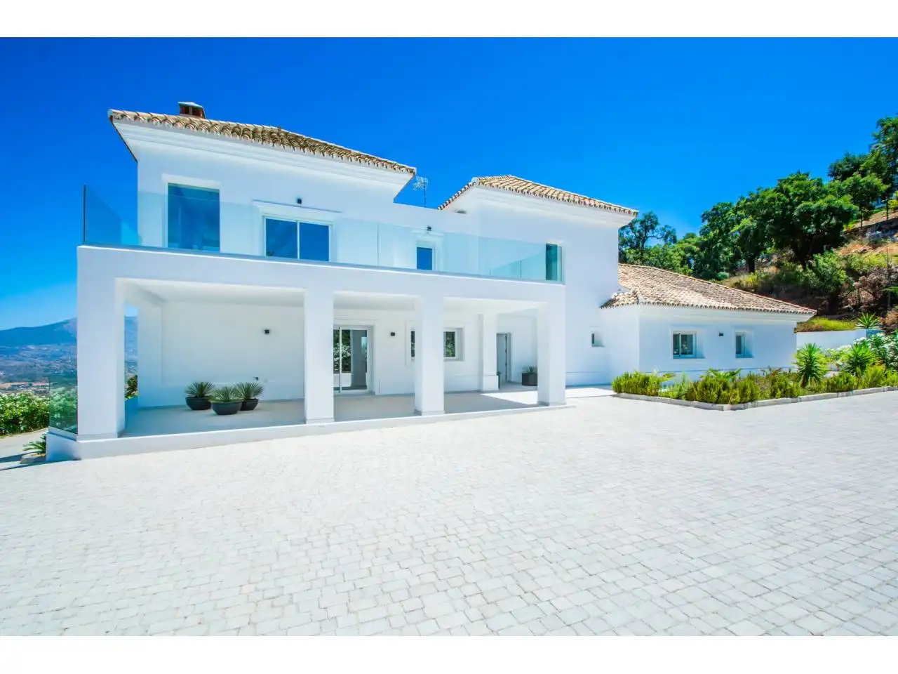 Vista exterior de Casa o chalet en venta en Marbella con Aire acondicionado, Calefacción y Jardín privado