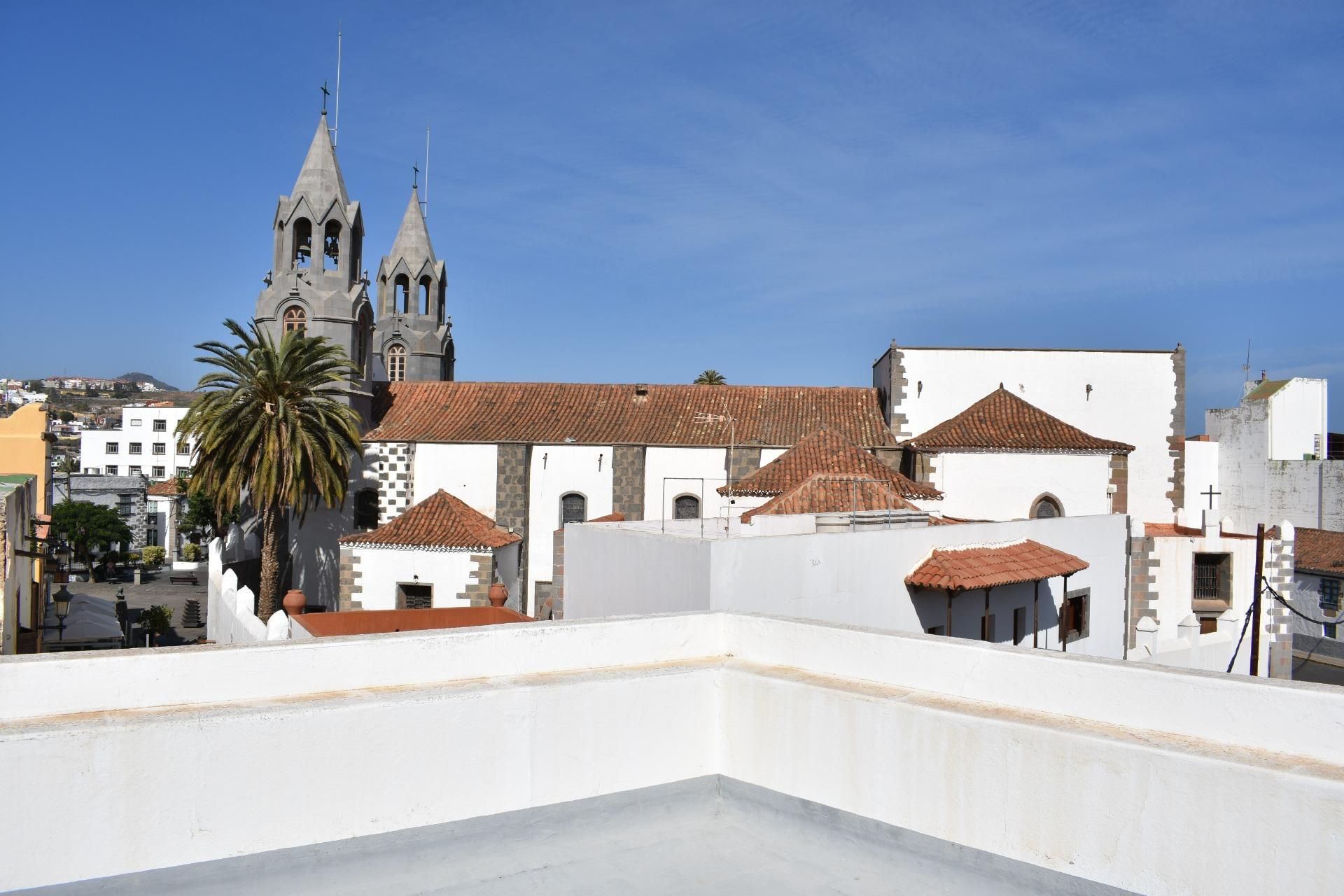 Vista exterior de Casa o xalet en venda en Telde amb Aire condicionat, Terrassa i Traster