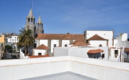 Vista exterior de Casa o xalet en venda en Telde amb Aire condicionat, Terrassa i Traster