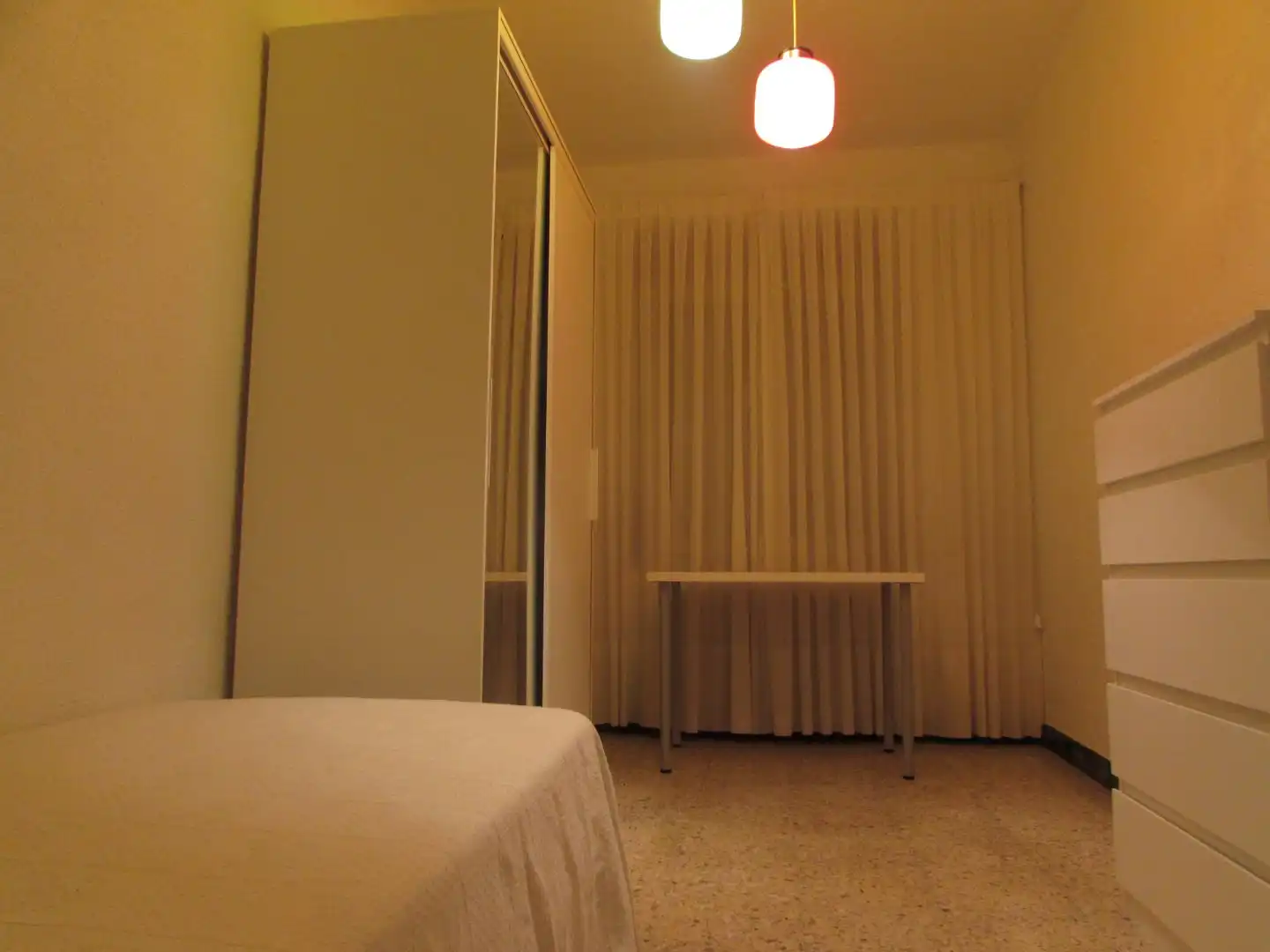 Bedroom of Flat for share in Universidad