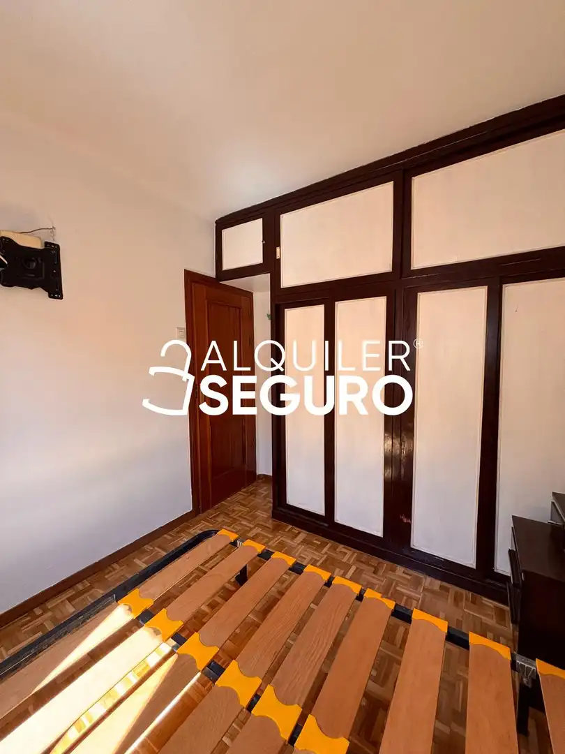 Schlafzimmer von Wohnung zur Miete in Madrid mit Klimaanlage, Heizung und Möbliert