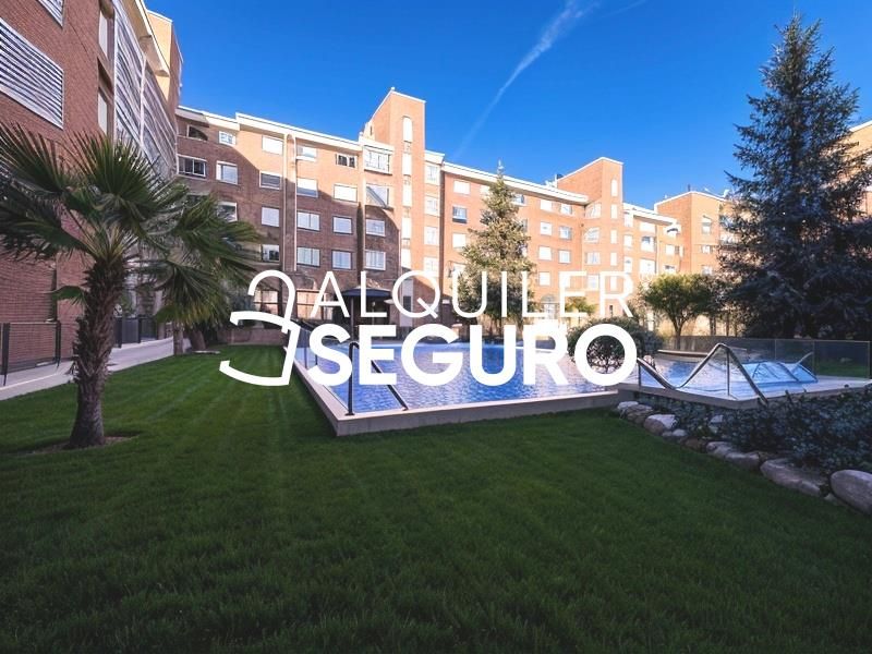 Vista exterior de Pis de lloguer en  Madrid Capital amb Calefacció, Piscina i Moblat