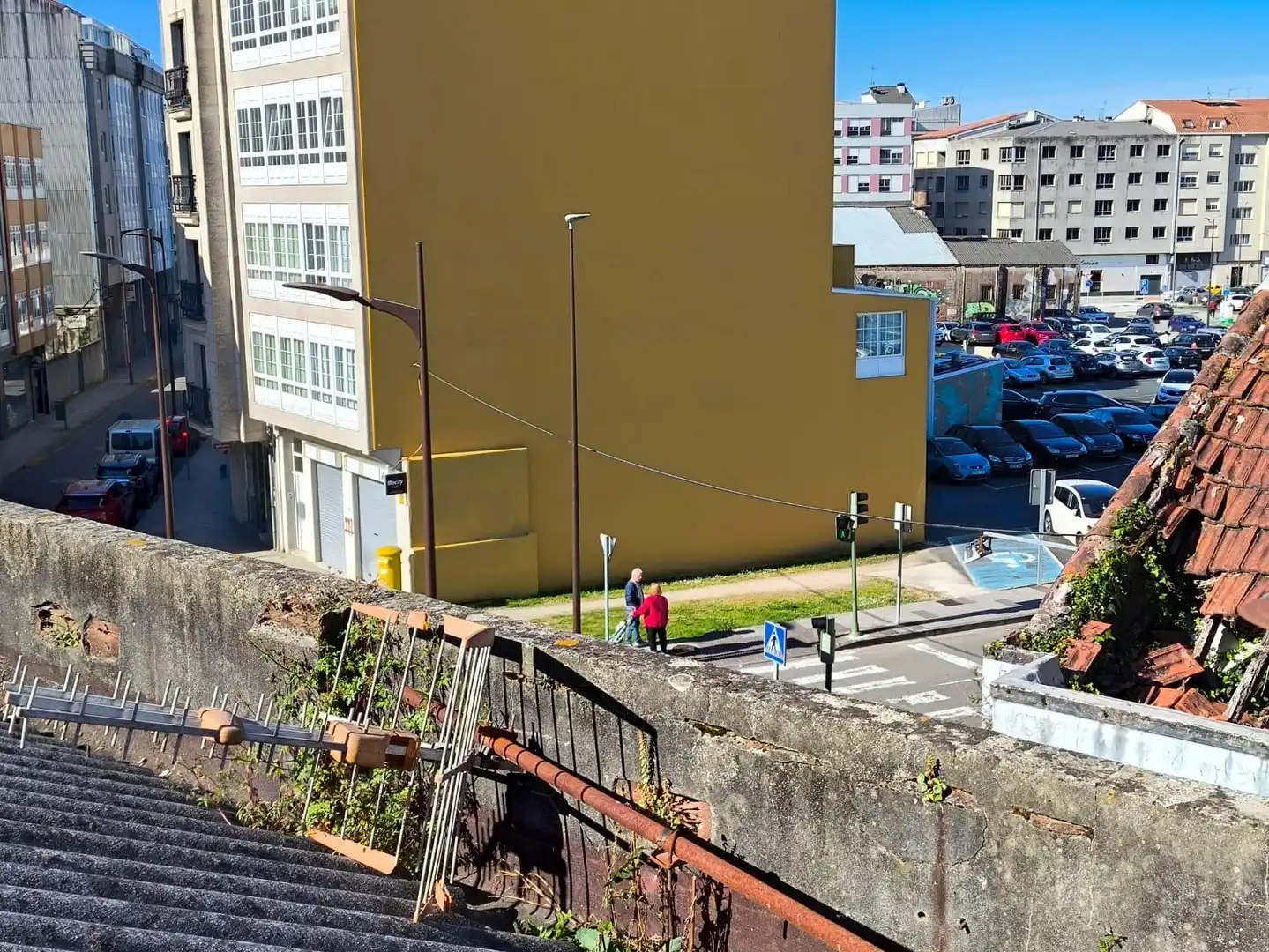 Vista exterior de Casa o xalet en venda en Carballo amb Calefacció, Terrassa i Moblat