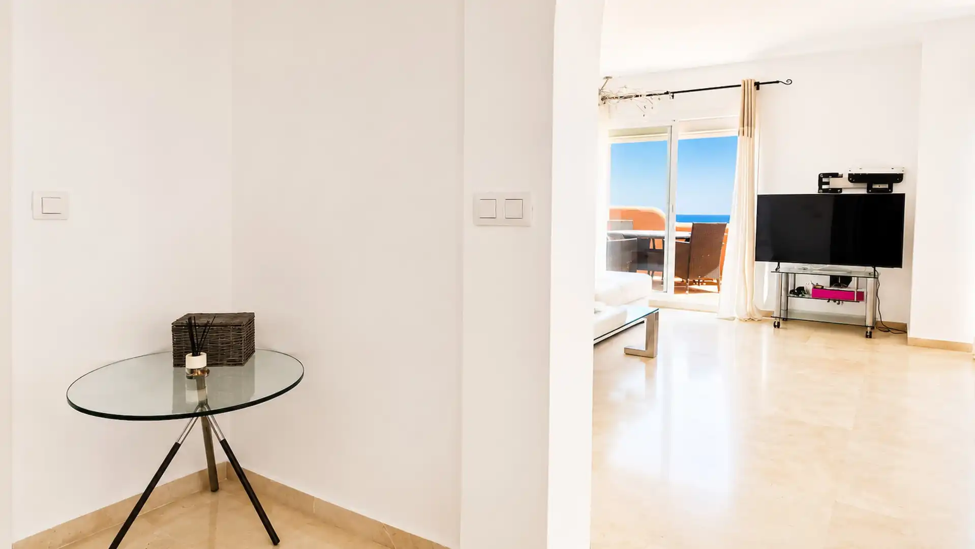 Sala de estar de Ático en venta en Casares con Aire acondicionado, Terraza y Piscina